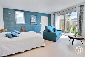 Iron/ironing board, free WiFi, bed sheets