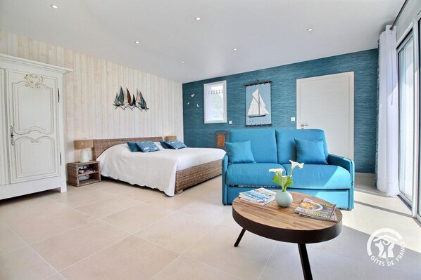 Iron/ironing board, free WiFi, bed sheets