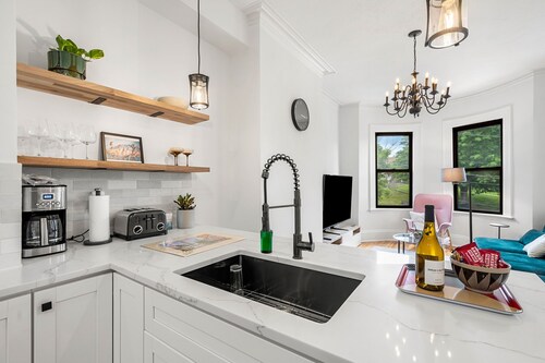 Bright Brownstone w Terrace+View 