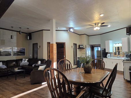 Interior. Suite Country Downtown : Enjoy Two Suites #1 & #2: Cozy and relaxing