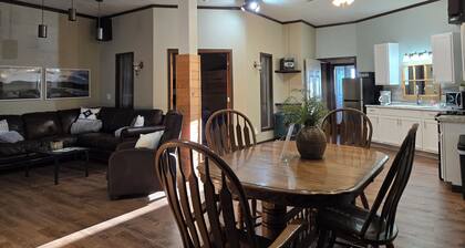 Suite Country Downtown : Enjoy Two Suites #1 & #2: Cozy and relaxing