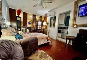 1 habitación, tabla de planchar con plancha, wifi y ropa de cama 