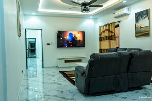 Interior - Charming 2-bedroom apartment with AC, WiFi along with security agent in Lome. (lome)