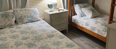 2 chambres, fer et planche à repasser, Wi-Fi, draps fournis