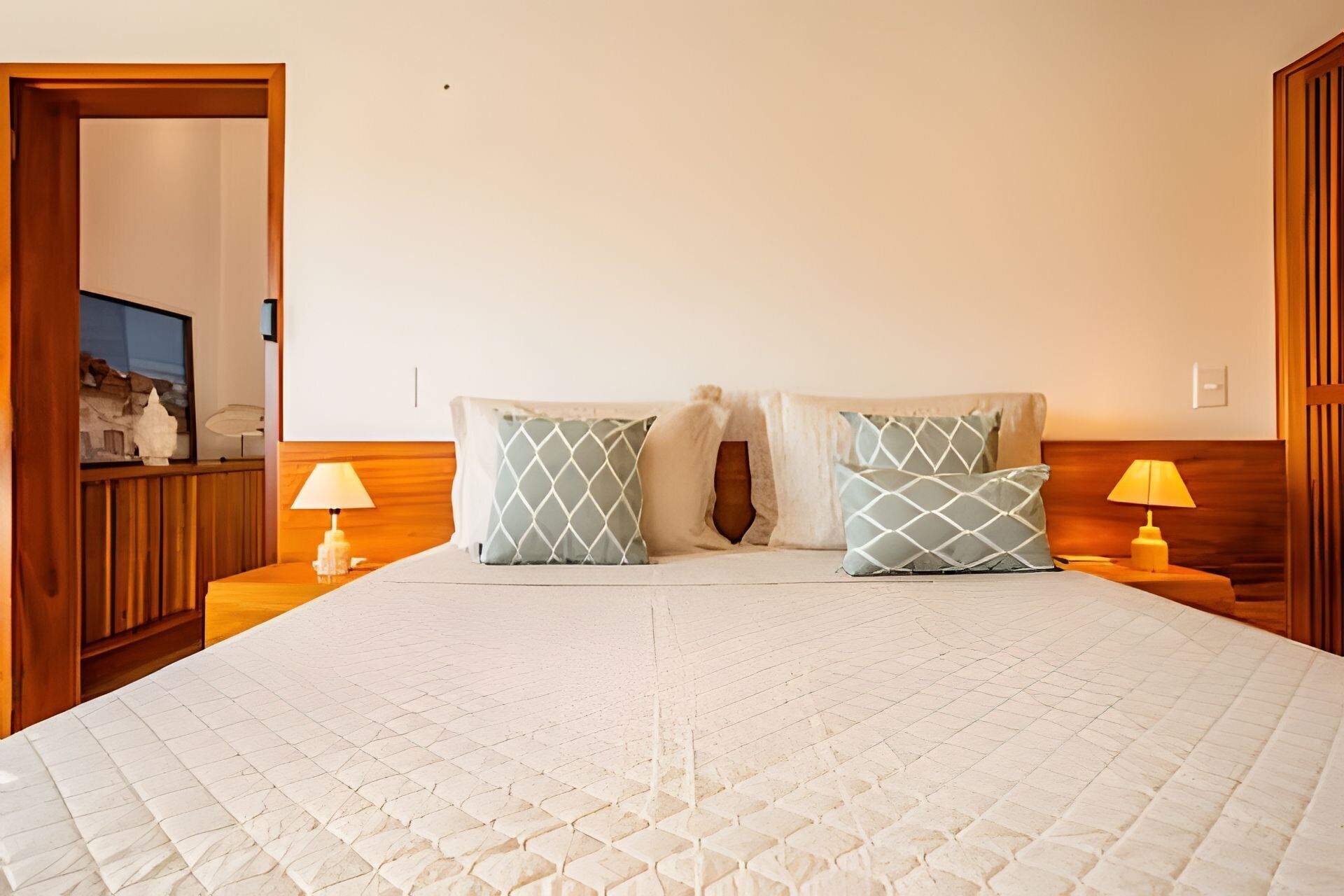 1 quarto, cofres nos quartos, cortinas blackout, quartos à prova de som