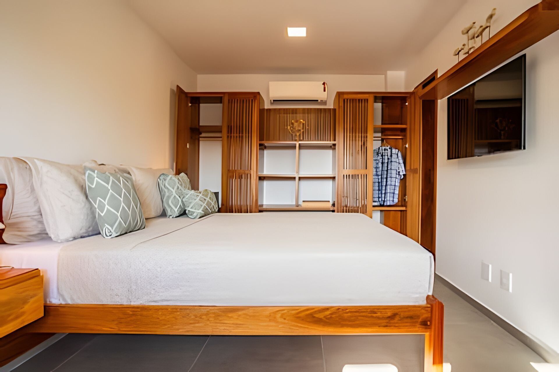 1 bedroom, in-room safe, blackout curtains, soundproofing