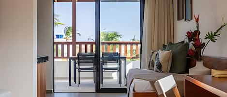 1 室のベッドルーム、セーフティボックス (室内)、遮光カーテン、防音設備