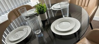 Luxury Flat w/Free Parking , Hospital and Bus Routes