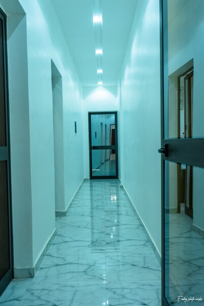 Charming 2-bedroom apartment in gorgeous Lomé with AC, WiFi agent security