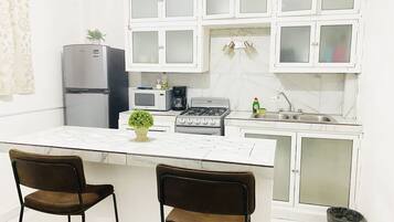 Microwave, oven, coffee/tea maker, blender