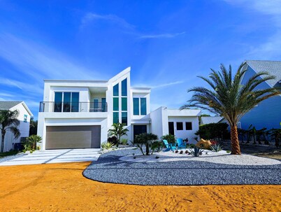 Striking Villa - Catagory 5 - w/ pool, WiFi in fantastic Ormond Beach