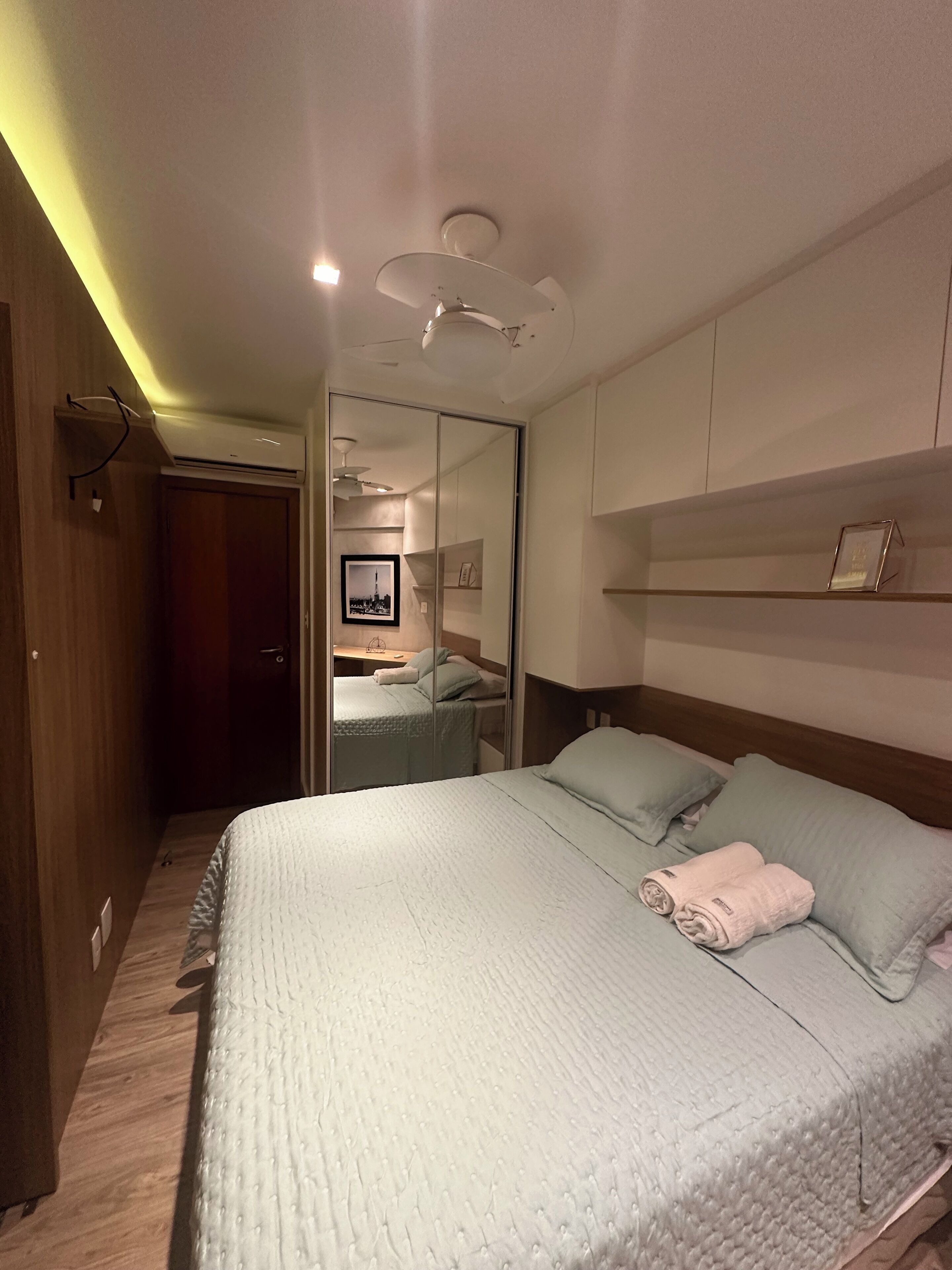 2 chambres, fer et planche à repasser, Wi-Fi, draps fournis