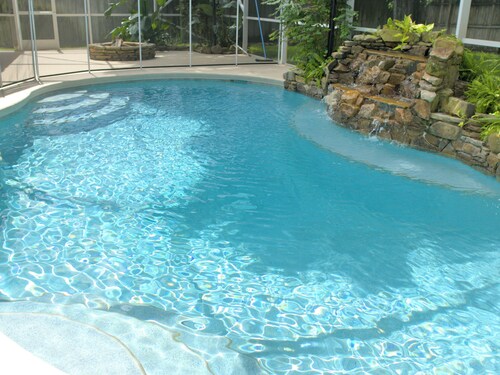 Charming 3-bedroom house with Pool & AC & WiFi in fantastic Port St. Lucie