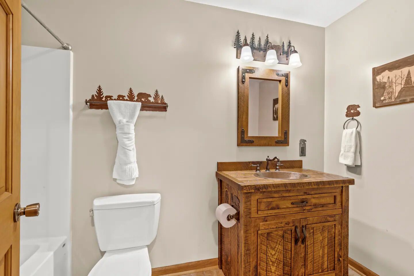 Haartrockner, Handtücher, Seife, Shampoo