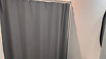 Handtücher, Seife, Shampoo, Toilettenpapier