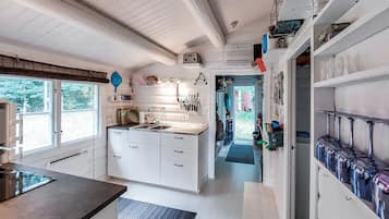 Réfrigérateur, four, plaque de cuisson, cafetiÚre/bouilloire