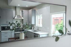 Cookware/dishes/utensils, paper towels - Charming Anaheim Home: Cozy Comforts & Brand New (Anaheim)