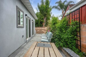 Terrace/patio - Charming Anaheim Home: Cozy Comforts & Brand New (Anaheim)