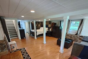 2 bedrooms, desk, free WiFi, bed sheets - Charming 2 Bedroom Cottage in Peaceful New Canaan - Pet Friendly! (New Canaan)