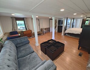 2 bedrooms, desk, free WiFi, bed sheets - Charming 2 Bedroom Cottage in Peaceful New Canaan - Pet Friendly! (New Canaan)