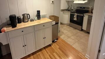 Coffee/tea maker, fridge, microwave, oven