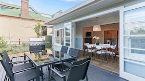 Outdoor dining - Charming Cottage by the Water Pet Friendly WoyWoy (Woy Woy)