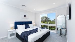 4 bedrooms, free WiFi, bed sheets