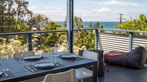 Oceanview Escape One Hour from Sydney