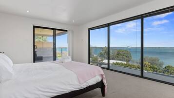 3 bedrooms, desk, free WiFi, bed sheets