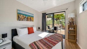 1 bedroom, desk, travel crib, free WiFi - Evergreen House - Nature Lovers, Architect Design (Blue Mountains National Park)