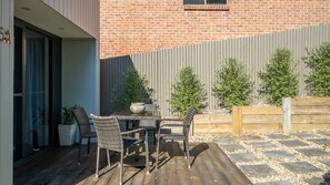 Outdoor dining - Evergreen House - Nature Lovers, Architect Design (Blue Mountains National Park)