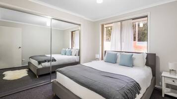 3 bedrooms, desk, free WiFi, bed sheets