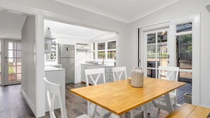 Dining - Loch Lomond Home Mountain Retreat Katoomba (Katoomba)