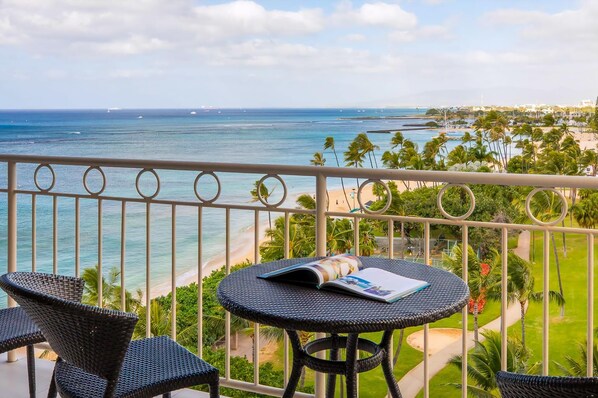 Property grounds - Waikiki Shore 906 Ocean View 1 Bedroom (Honolulu)