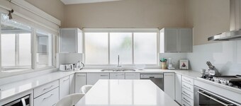 Mesmerising 3BR Home Cinema Room Spa Bath