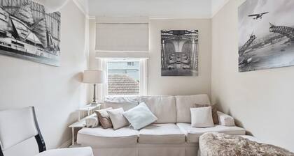 Mesmerising 3BR Home Cinema Room Spa Bath