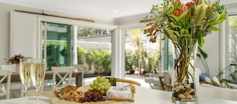 Oscar's @ Broulee Beach Luxury Coastal Living