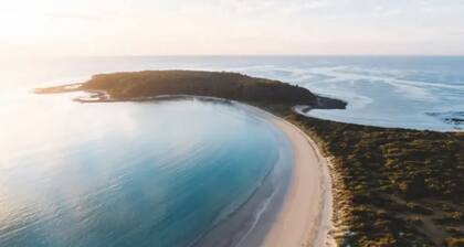 Oscar's @ Broulee Beach Luxury Coastal Living