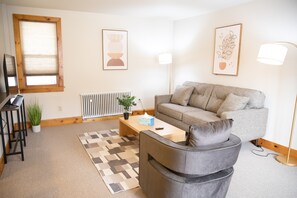 Living area - Charming 1-bedroom apartment in Jericho  (Jericho)