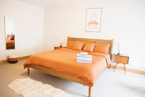 1 dormitorio, tabla de planchar con plancha, wifi y ropa de cama