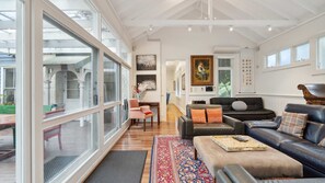 Smart TV, fireplace - Elevated Serenity Where Views Meet Comfort (Katoomba)