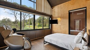 5 bedrooms, desk, travel cot, free WiFi