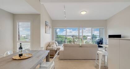 Stunning water view Home moments from town