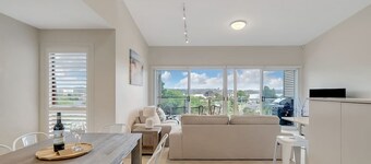 Stunning water view Home moments from town