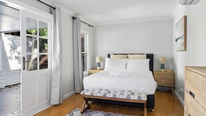 4 bedrooms, desk, free WiFi, bed sheets