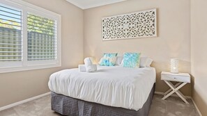 4 bedrooms, desk, free WiFi, bed sheets