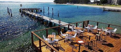 屋外ダイニングエリア