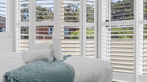 3 chambres, bureau, Wi-Fi gratuit, draps fournis