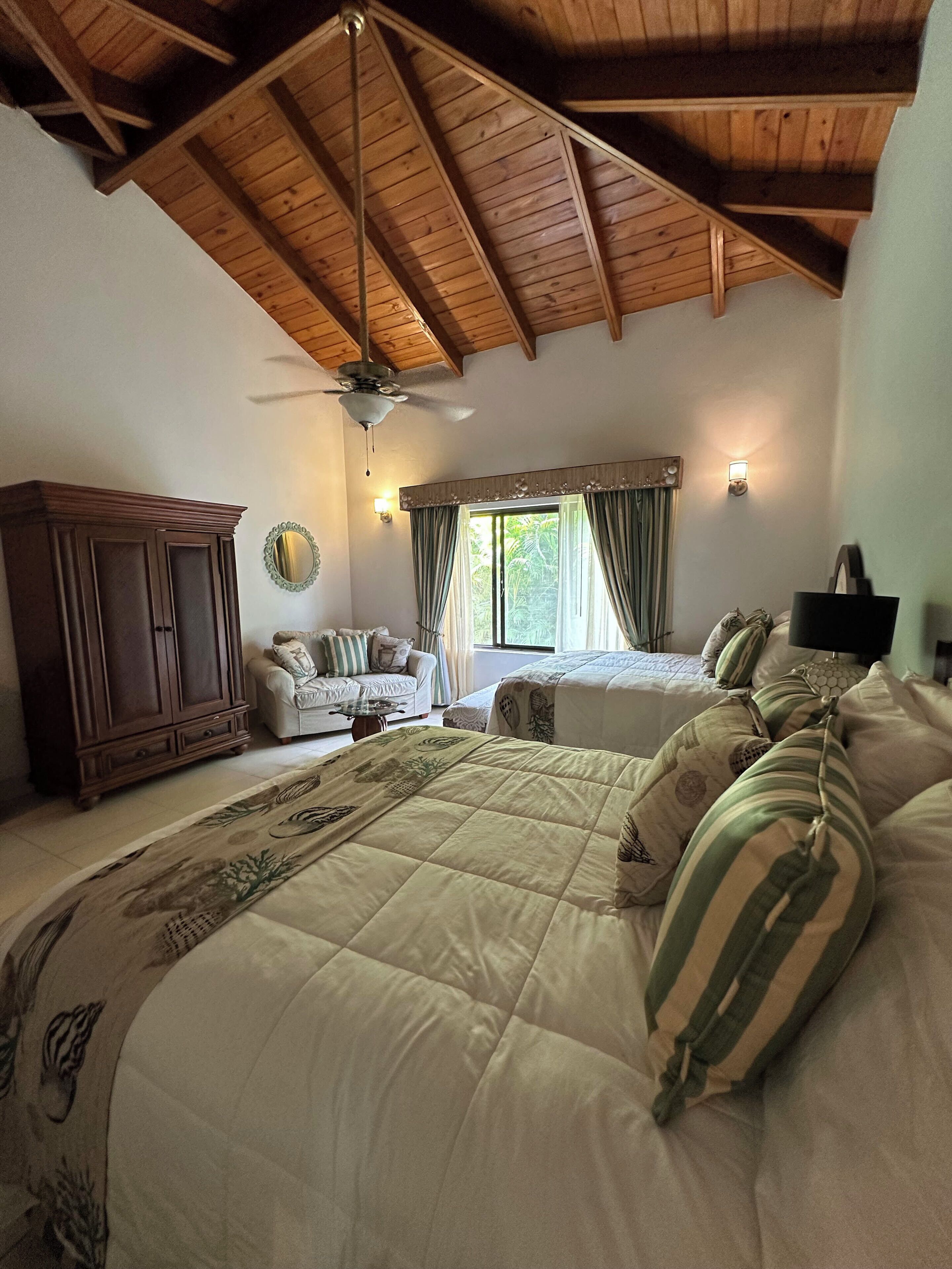 4 bedrooms, iron/ironing board, WiFi, bed sheets