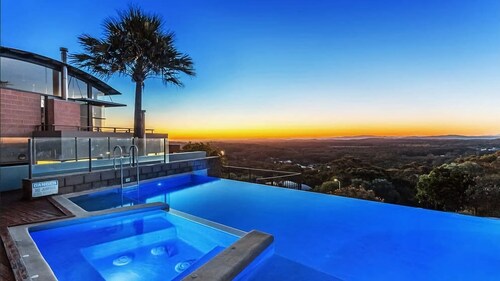 Sea View Retreat Ocean Views Pool Spa